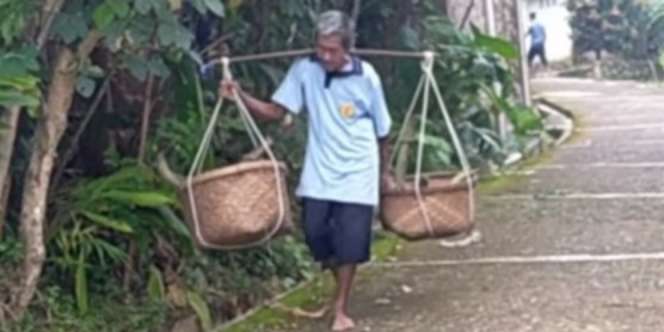 Kisah Pilu Mbah Kastawi, Usia 100 Tahun Saban Hari Jalan 20 Km Jualan Pisang hanya Diupah Rp10 Ribu
