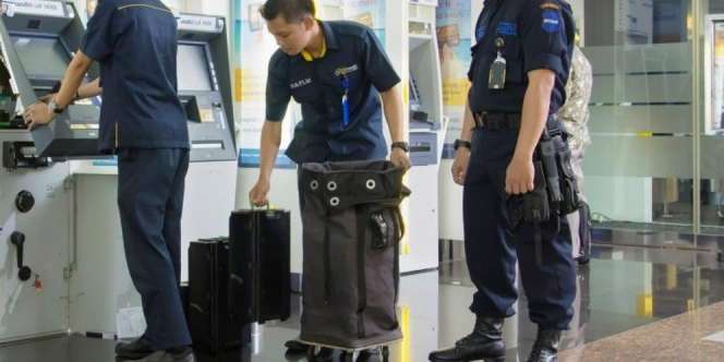Penasaran dengan Total Uang dalam Mesin ATM? Ternyata Segini Jumlahnya