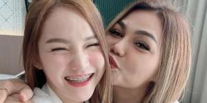 Jarang Tersorot! 5 Potret Cantik Sandy Adik Kandung DJ Katty Butterfly