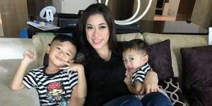 Bandingkan Foto, Aliya Rajasa Haru Anak Keduanya Mulai Mandiri