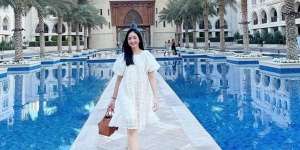 Resmi Bercerai, Dwi Ariyanti Pilih Liburan Ke Dubai, Parasnya Jadi Sorotan!