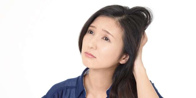 Amankah Pakai Bedak Bayi untuk Hilangkan Minyak Rambut?