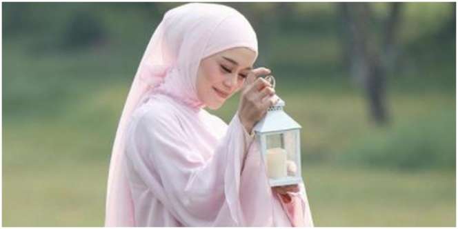 Lesti Kejora Gendong Putra Nadya Mustika Tuai Sorotan, Rizky DA Tak Terlihat