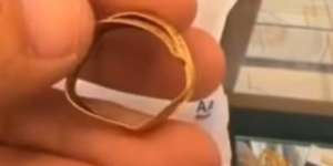 Nenek Ini Ingin Tukar Tambah Cincin Lawasnya Tapi Tak Punya Uang, Begini Reaksi Pemilik Toko Emas