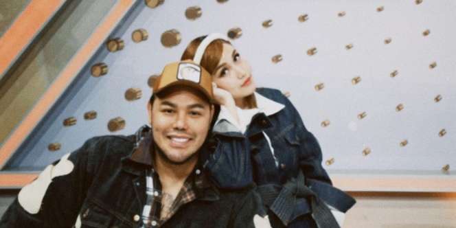 6 Potret Ayu Ting Ting dan Igun Mesra dan Lengket bak Perangko