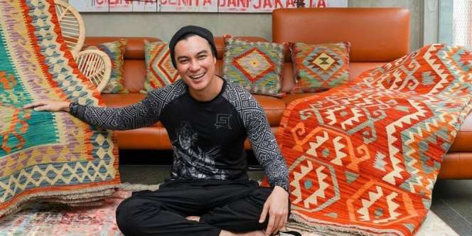 Baim Wong Ajak Keluarga Ziarah ke Makam Mama, Kenzo Perdana Lihat Kampung Bapaknya 