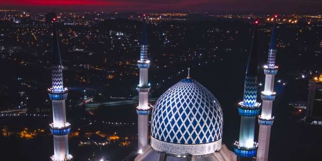 Penyiar Radio Putar Azan Maghrib Sebelum Waktunya, Warga Batal Puasa Berjemaah