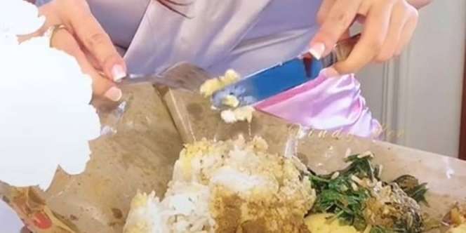 Heboh Tutorial Makan Nasi Padang Pakai Pisau dan Garpu