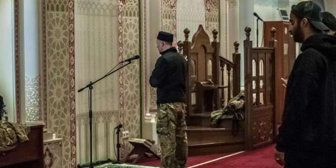 Potret Tentara Muslim Ukraina Tarawih dan Buka Puasa Ramadan di Tengah Perang Lawan Rusia