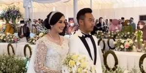 Pengantin `Sultan` Resepsi di Rumah: Halaman Diubah Mirip Venue Gedung, Budget Habis Miliaran Rupiah