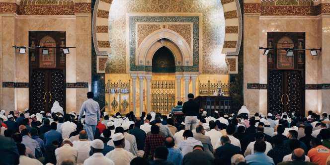 Jadwal Buka Puasa Jumat 8 April 2022 dan Keutamaan Sholat Tarawih Sampai Selesai