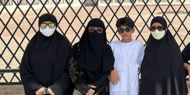 Potret Umi Pipik Ziarah ke Jabal Uhud, Gunung yang Akan Ada di Surga
