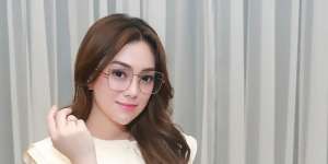 Celine Evangelista Buka Suara Soal Kabar Mualaf dan Anaknya Sholat Tarawih