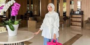 Inspirasi Fashion Hijab Atasan Putih, Siapa Takut?