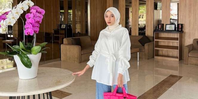 Inspirasi Fashion Hijab Atasan Putih, Siapa Takut?