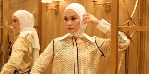 Tampilan Tantri Namirah dengan Warna-warna Kalem, Kece Juga!