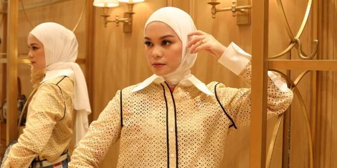 Tampilan Tantri Namirah dengan Warna-warna Kalem, Kece Juga!