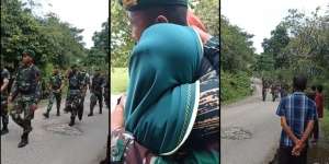 Pertemuan Haru Seorang Prajurit Keluar Formasi Barisan Tentara Saat Lihat Ibu di Tepi Jalan 