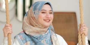 Tutorial Kerudung Segi Empat Syari Simpel ala Nadzira Shafa
