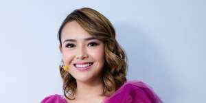 Jam Tangan Elegan Amanda Manopo Ternyata Seharga rumah