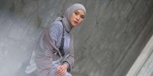 4 Gaya Makeup Simple Zaskia Adya Mecca