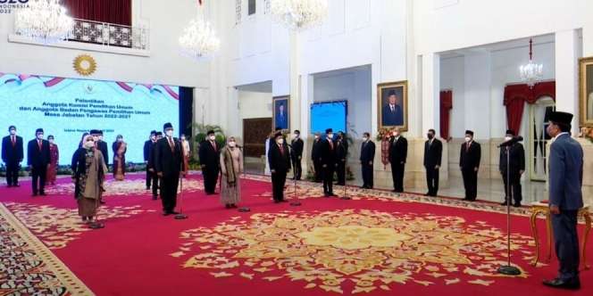 Jokowi Resmi Lantik Anggota KPU dan Bawaslu Periode 2022-2027, Ini Daftar Namanya