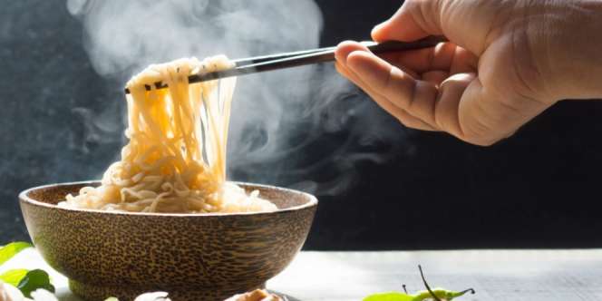 Ini Terjadi pada Tubuh Jika Sahur Makan Mi Instan