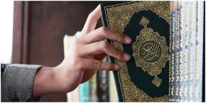 Tafsir Surat Al-Baqarah Ayat 153 tentang Perintah untuk Bersabar dan Mengerjakan Sholat