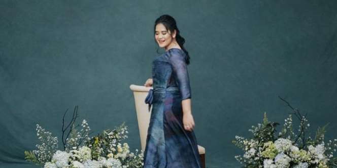 Intip Pose Anggun Kahiyang Ayu di Vila Mewah, Sosok yang Nyempil Curi Perhatian