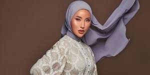 Masyallah, Cantiknya Fitria Yusuf Pakai Kerudung, Elegan Banget!
