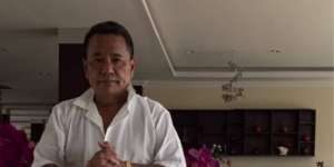 Momen Langka, Hotman Paris Pamer Kemesraan Bareng Istri