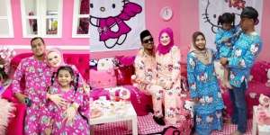 Viral, Satu Keluarga Kompak Pakai Baju Lebaran Bertema Hello Kitty Tiap Tahun