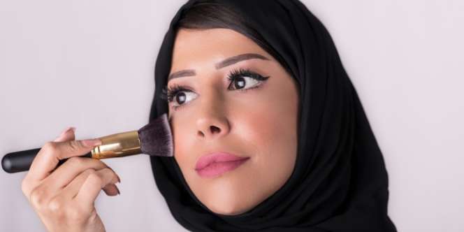 Tutorial Makeup Lebaran dengan Gaya Monokrom dan Flawless