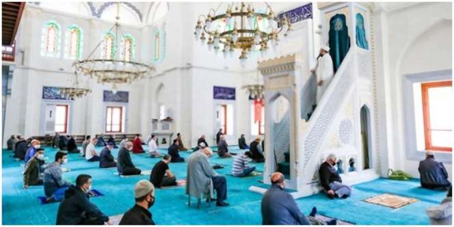 Tata Cara sebelum Sholat Jumat Dilengkapi dengan Niat dan Hukum Mengerjakannya