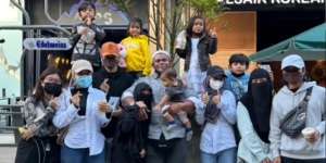 Suami Ajak 4 Istri dan 13 Anaknya Belanja Lebaran di Mal, Sudah Kayak Outing Kantor