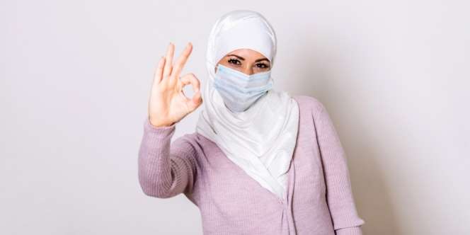 Tips Menyelipkan Masker di Ciput Kerudung