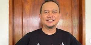 8 Potret Rumah Cak Lontong yang Jauh dari Kesan Mewah, Punya Banyak Koleksi Sepeda Mewah!