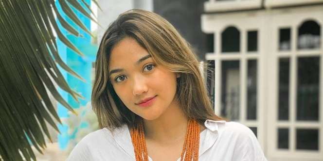 Tampilan Glamor Marion Jola Pakai Rok Rp41 Juta Beraksen Emas