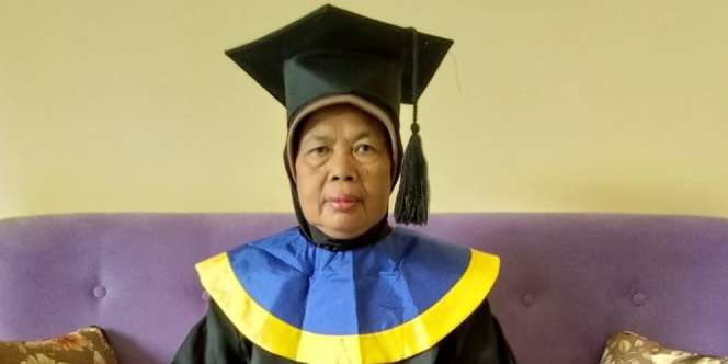 Kisah Haru Ibu Diam-Diam Pakai Toga Anaknya, Seumur Hidup Tak Pernah Punya Ijazah