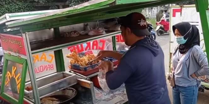 Digaji Rp9 Juta Resign, Pria Ini Pilih Jualan Cakwe, Kini Omzetnya Mencengangkan