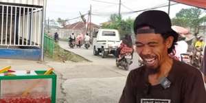 Kuli Panggul Banting Setir jadi Penjual Es, Kini Omzetnya Rp3 Juta hanya 3 Jam Berjualan
