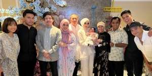 Penampilan Ashanty Berhijab di Bukber Keluarga Bikin Pangling