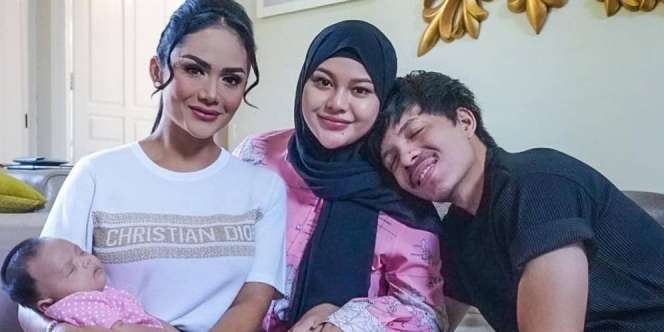 Terlalu Gemas ke Ameena, Tangan Aurel Sampai Dipukul Krisdayanti