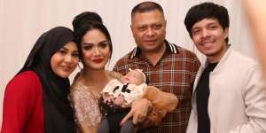 Tangan Raul Lemos Jadi Sorotan Saat Bersalaman dengan Aurel Hermansyah