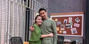 Berfoto dengan Baju Warna Senada, Ayu Ting Ting Merasa Jodoh dengan Reza Rahadian