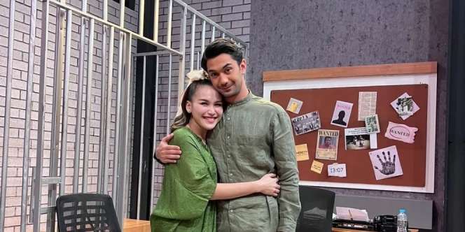 Berfoto dengan Baju Warna Senada, Ayu Ting Ting Merasa Jodoh dengan Reza Rahadian