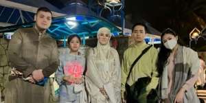 Sholat Tarawih Bareng Anak, Mulan Jameela Banjir Pujian