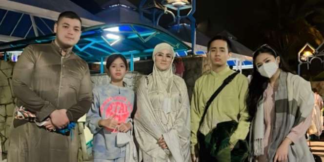 Sholat Tarawih Bareng Anak, Mulan Jameela Banjir Pujian