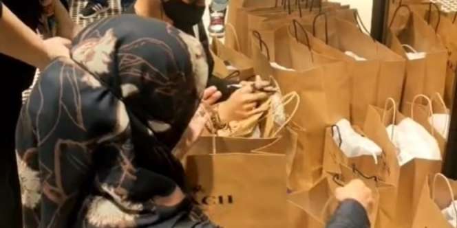 Bos Bagi-Bagi Hadiah Tas Mewah ke Semua Karyawan Sebagai Ucapan Terima Kasih