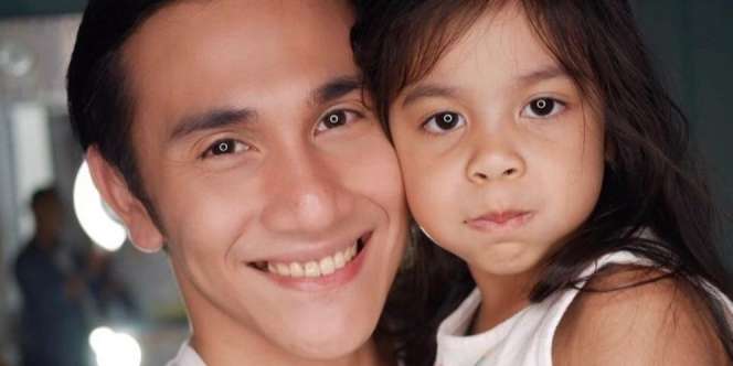 Potret Putri Vino G Bastian Berhijab Syar'i, Cantik Bikin Pangling